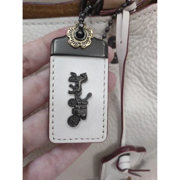 Coach 1941 Rogue Rivets - Fair Condition no straps - Picture 11 of 12